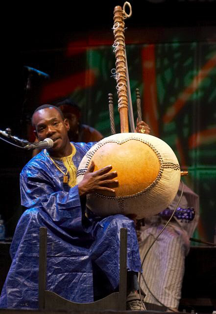 Toumani Diabate | Kora performing artist | Wikimedia Commons