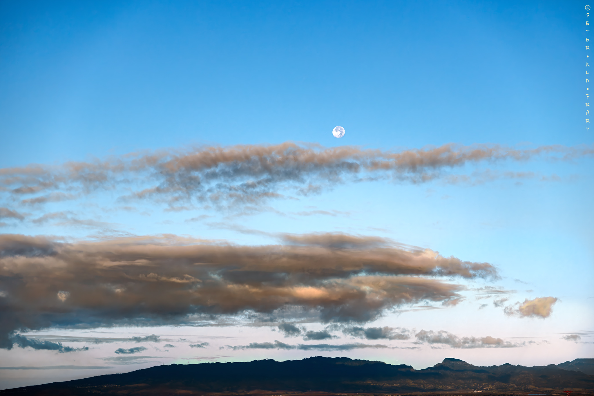 Waianae_range_moon